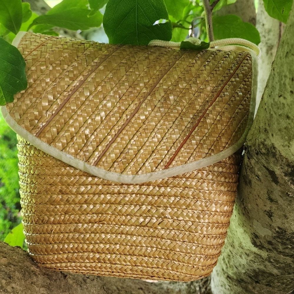 VINTAGE Woven Straw/Wicker Tan Shoulder Heiress Bag